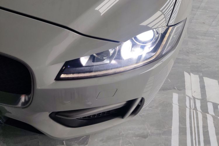 捷豹F-PACE 2016款 3.0 SC 四驱R-Sport运动版局部细节36