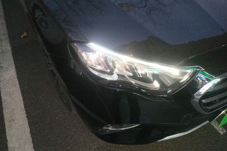 奔驰E级新能源 2024款 E 350 e L 插电式混合动力轿车车身外观8