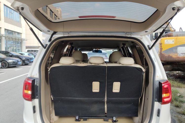 宝骏730 2019款 1.5L 手动超值型 7座 国VI机舱底盘23