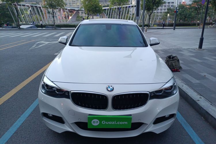 宝马3系GT 2019款 320i M运动套装车身外观2