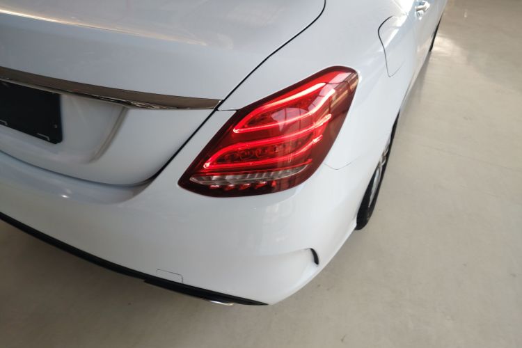 奔驰C级 2015款 C 200 L 运动型车身外观9