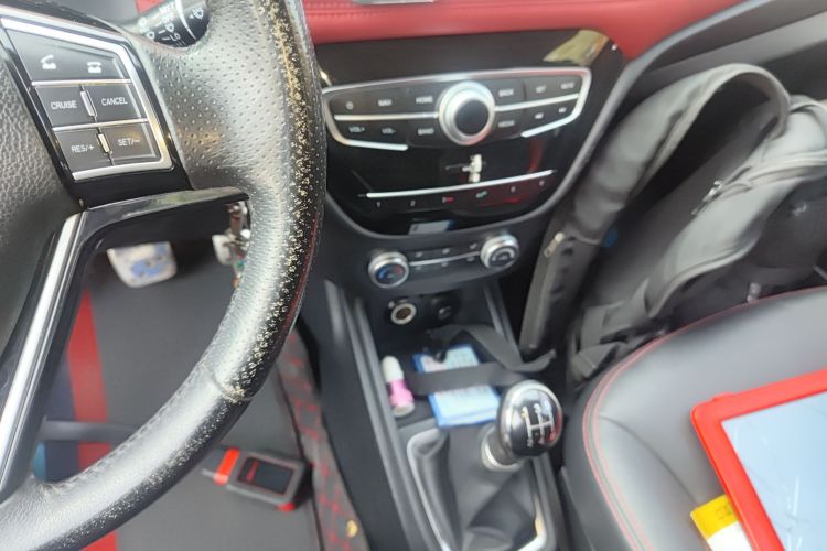 哈弗H1 2015款 1.5L 手动豪华型中控内饰18