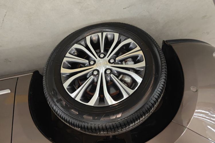 别克GL8 2022款 陆上公务舱 652T 智慧豪华型车身外观6007