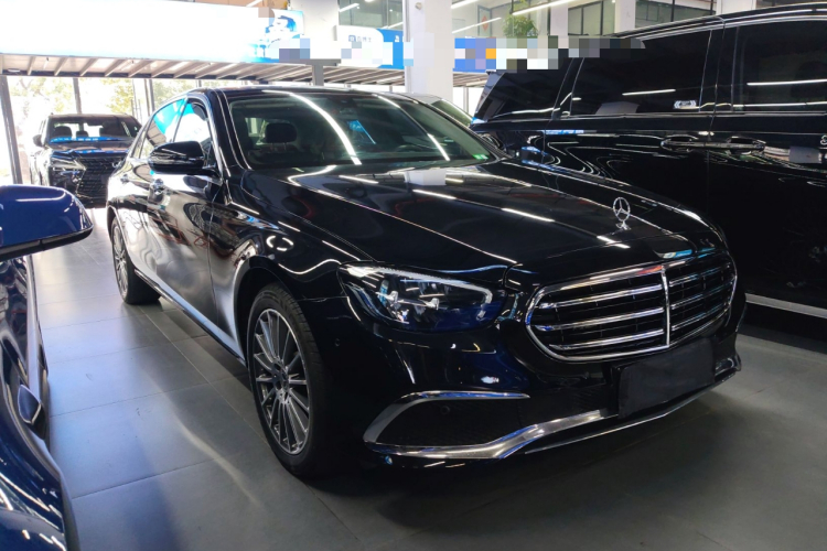 奔驰E级 2023款 改款 E 260 L车身外观3