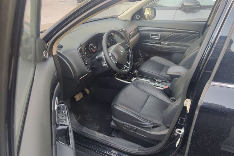 三菱 欧蓝德 2019款 2.4L 四驱致享版 5座 国V中控内饰20