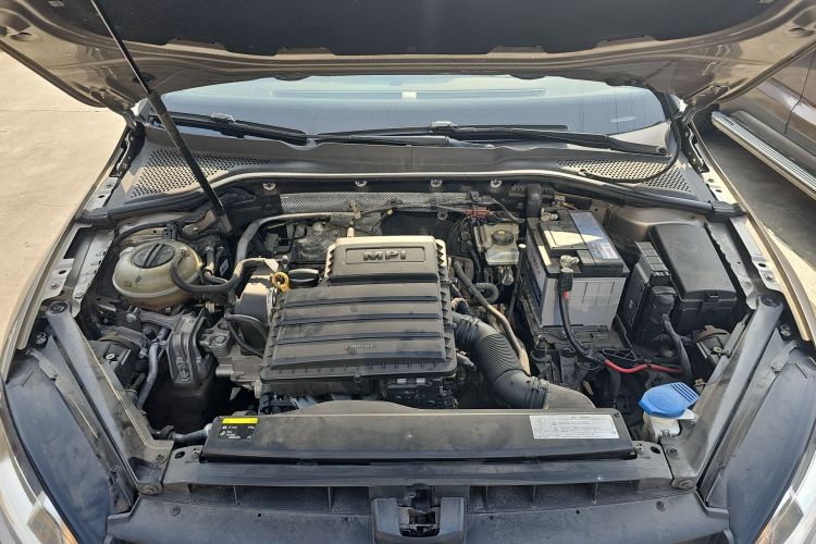 大众 高尔夫 2017款 1.6L 自动舒适百万辆纪念版机舱底盘24