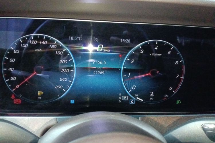 奔驰E级 2022款 改款 E 300 L 豪华型中控内饰14