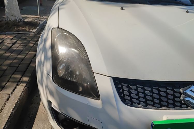 铃木 雨燕 2014款 1.5L 自动时尚型车身外观8