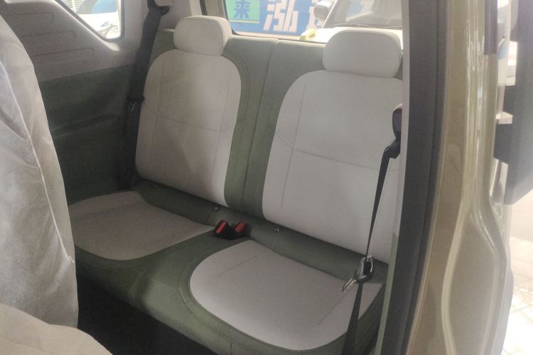 吉利银河 2025款 210km 熊猫骑士中控内饰21