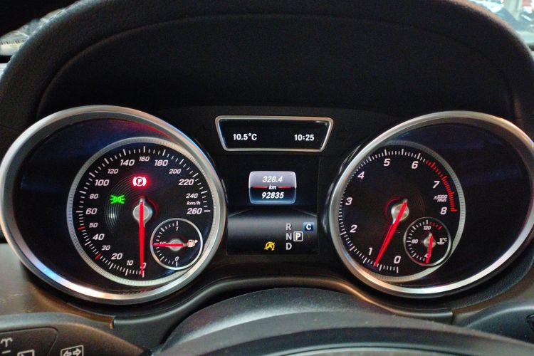 奔驰GLE 2018款 GLE 320 4MATIC 动感型臻藏版中控内饰14