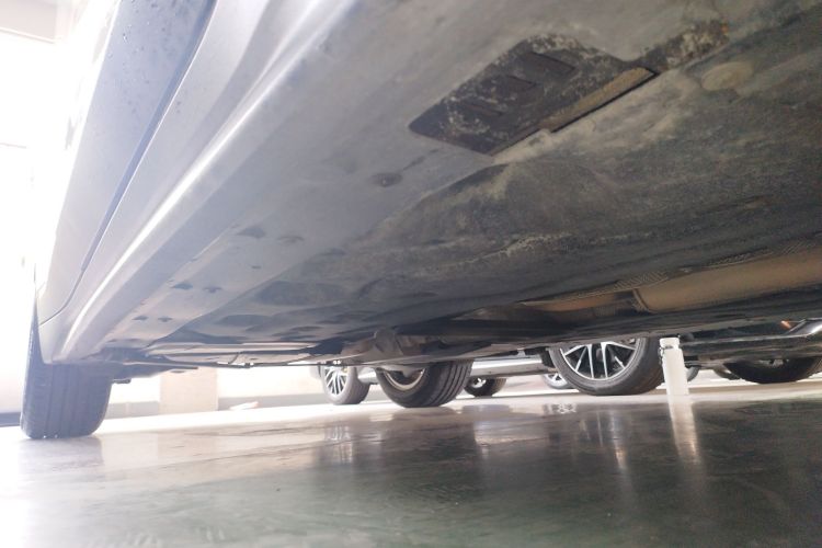 宝马X1 2016款 sDrive18Li 时尚型机舱底盘29