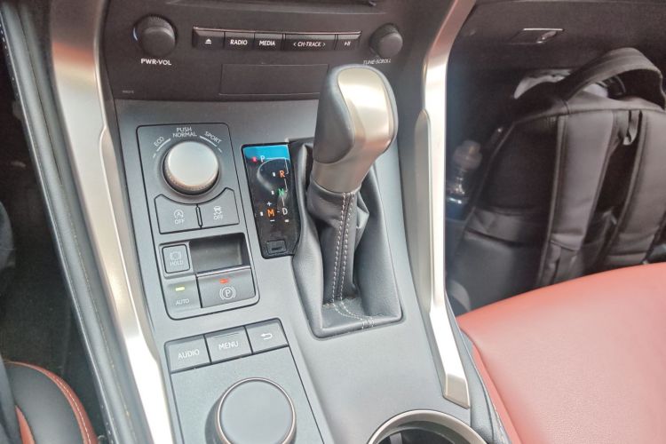 雷克萨斯NX  200t 全驱 锋尚版中控内饰18