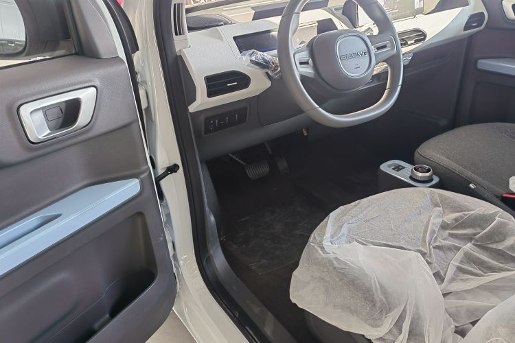 吉利银河 2024款 熊猫mini 200km 耐力熊中控内饰7003