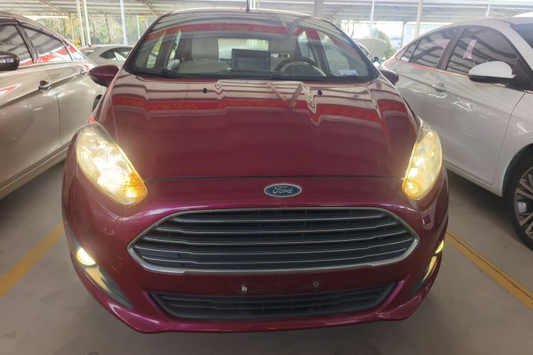 福特 嘉年华 2013款 两厢 1.5L 自动时尚型车身外观2