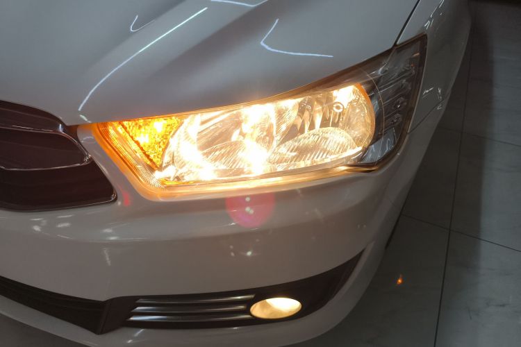 雪铁龙 世嘉 2013款 三厢 1.6L 自动品享型局部细节36