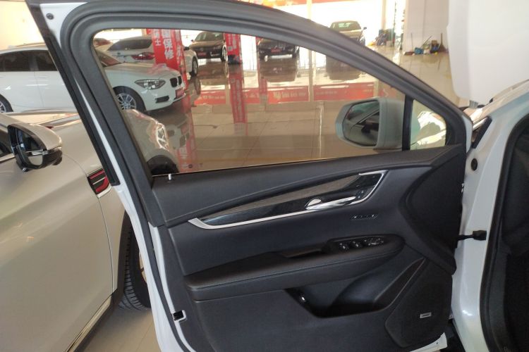 凯迪拉克XT5 2021款 28T 豪华型中控内饰47