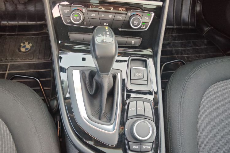 宝马2系旅行车(进口) 2015款 218i 领先型中控内饰18