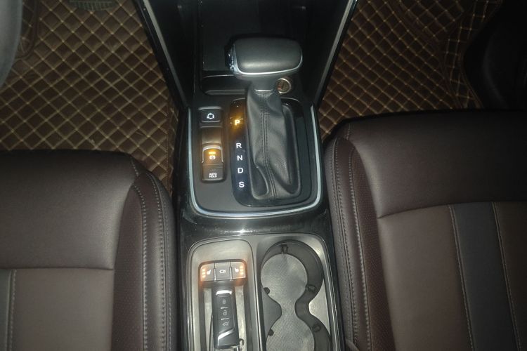 广汽传祺 传祺GS4 2018款 235T 自动两驱豪华智联百万纪念版中控内饰18