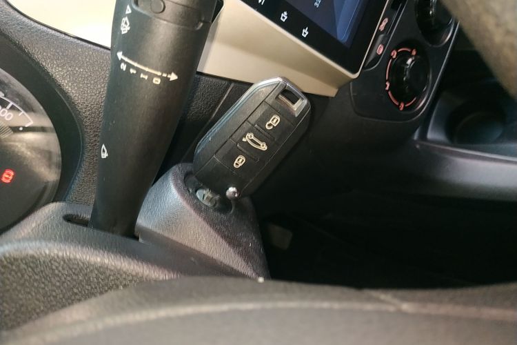 标致301 2016款 1.6L 手动舒适版中控内饰7001