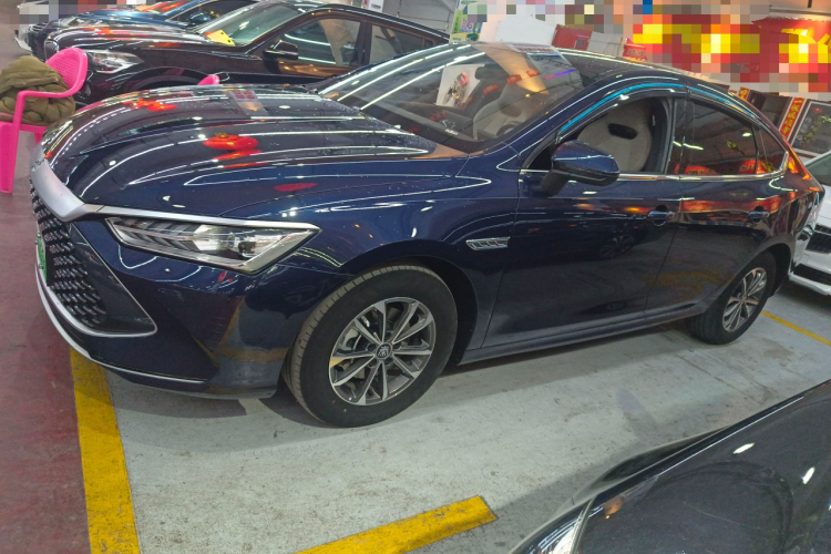 比亚迪 秦PLUS 2024款 荣耀版 DM-i 55KM领先型车身外观4