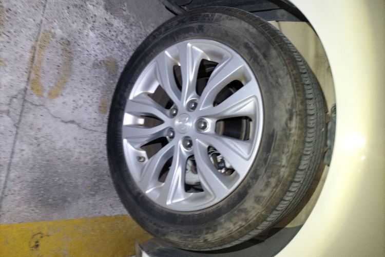 别克 英朗 2021款 改款 典范 1.5L 自动精英型车身外观10