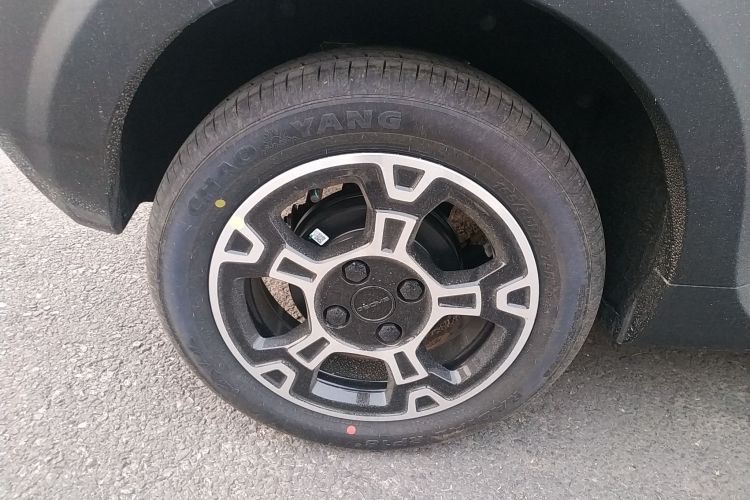 吉利银河 2025款 210km 熊猫骑士车身外观6008