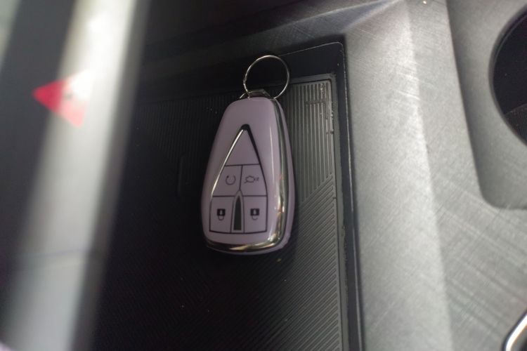 长安UNI-V 2024款 1.5T 尊贵型中控内饰7001