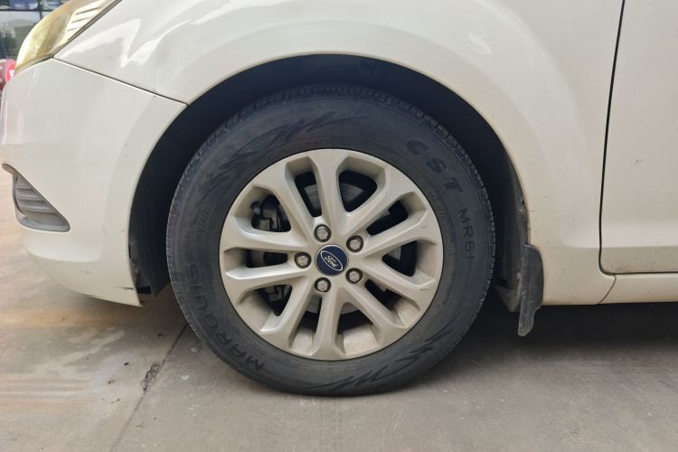 福特 福克斯 2013款 两厢经典 1.8L 自动基本型车身外观6007