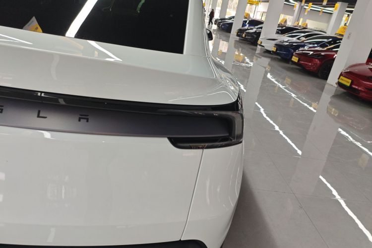 特斯拉 Model Y 2025款 长续航全轮驱动版车身外观9