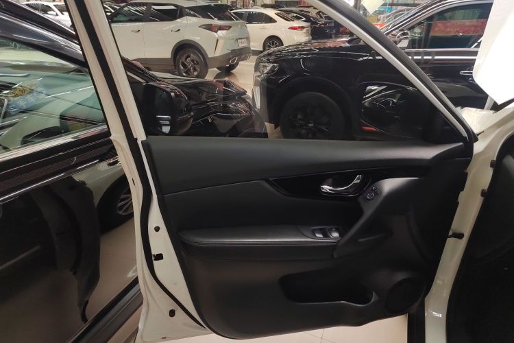 日产 奇骏 2020款 2.0L XL ITS CVT 2WD智联舒适版中控内饰47