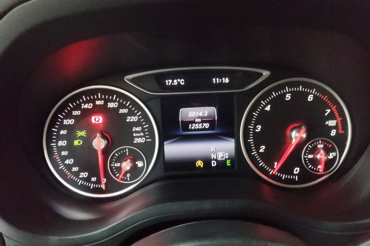 奔驰B级 2015款 B 200 时尚型中控内饰14