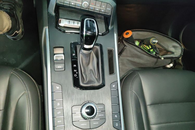 魏牌 VV7 2017款 2.0T 豪华型局部细节18