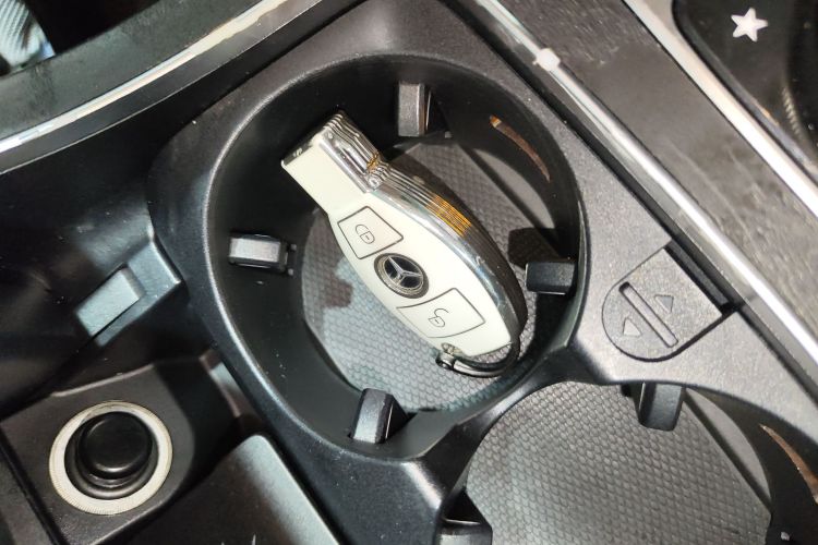 奔驰C级 2015款 改款 C 200 L 运动型中控内饰7001