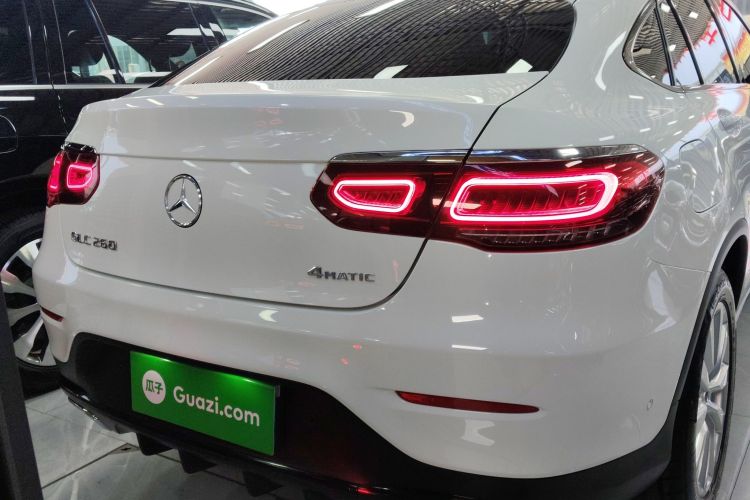 奔驰GLC轿跑 2020款 GLC 260 4MATIC 轿跑SUV车身外观6