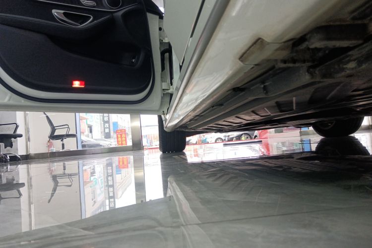 奔驰C级 2018款 C 180 L 时尚型运动版机舱底盘30