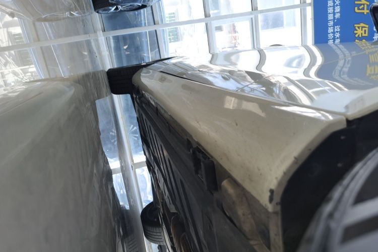 奔驰E级 2019款 改款 E 300 L 时尚型局部细节9001