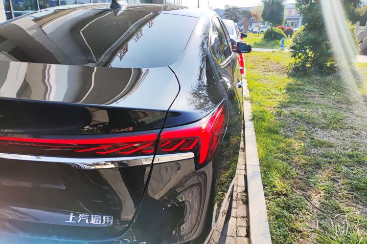 别克 君越 2024款 28T 越尊版车身外观9