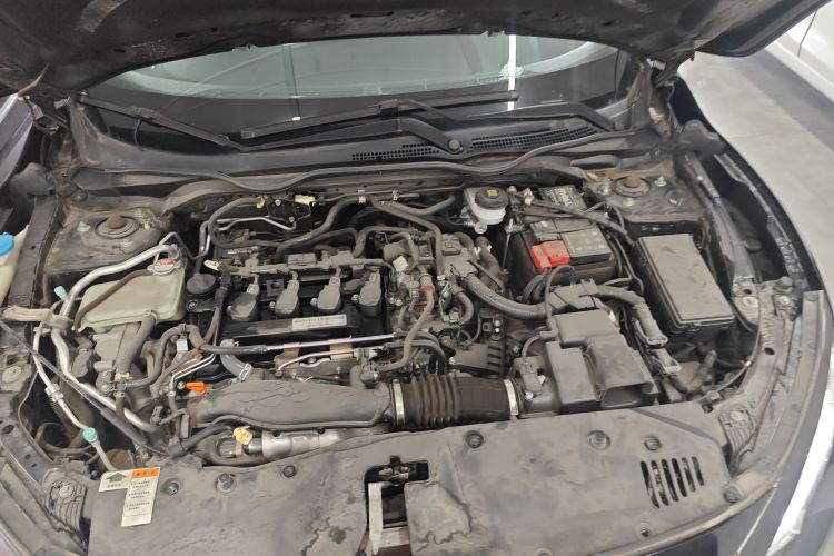 本田 思域 2016款 220TURBO CVT尊贵版机舱底盘24