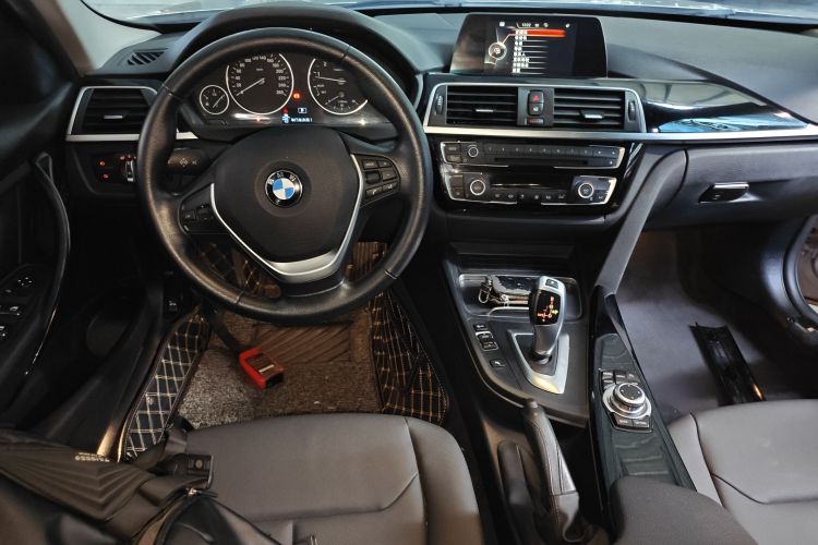 宝马3系 2016款 320Li 时尚型中控内饰12