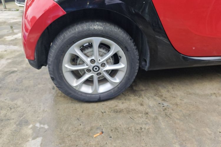 smart forfour 2018款 1.0L 52千瓦灵动版车身外观6008