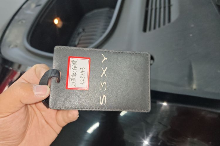 特斯拉 Model Y 2022款 长续航全轮驱动版中控内饰11