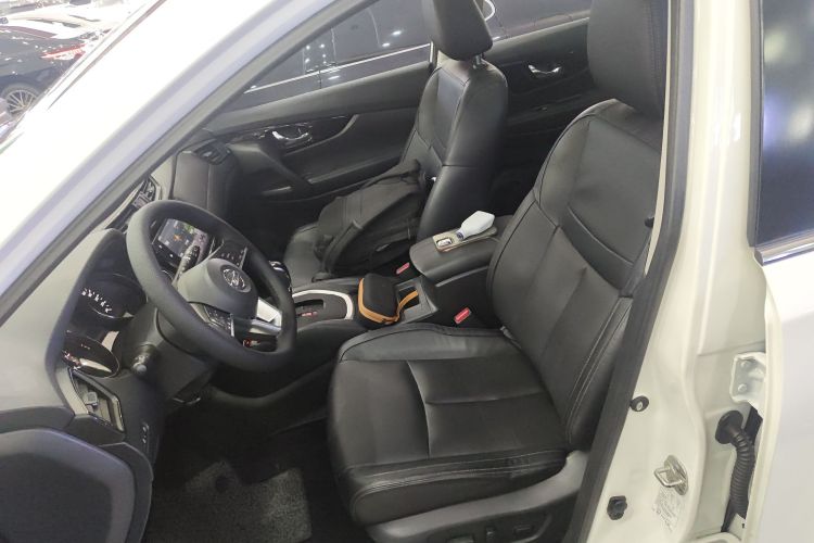 日产 奇骏 2019款 2.0L CVT智联舒适版 2WD中控内饰19