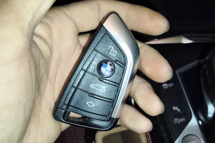 宝马3系 2022款 改款 325Li M运动套装中控内饰7001