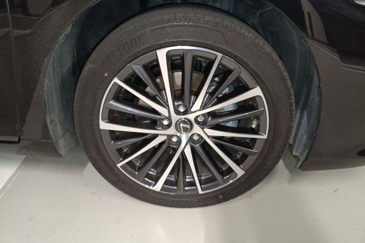 雷克萨斯ES 2022款 300h 臻享版车身外观10