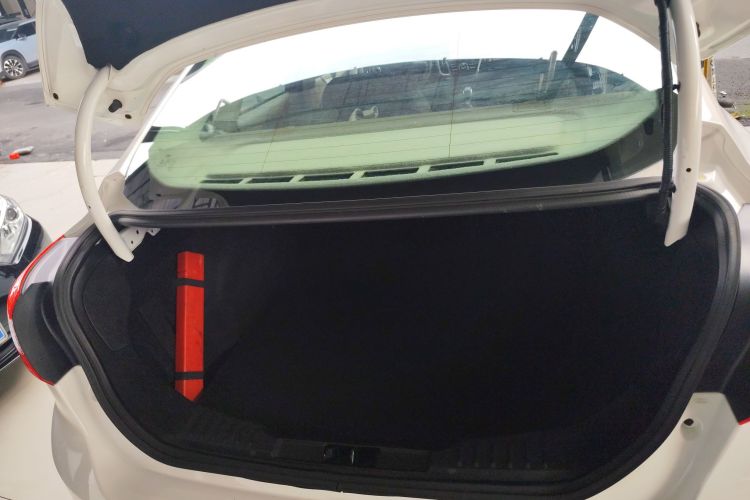 福特 福克斯 2012款 三厢 1.6L 自动舒适型机舱底盘23