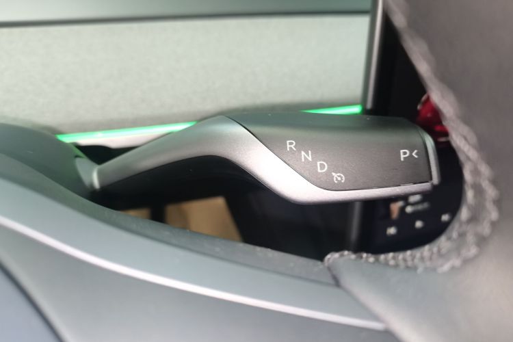 特斯拉 Model Y 2023款 长续航全轮驱动版中控内饰18