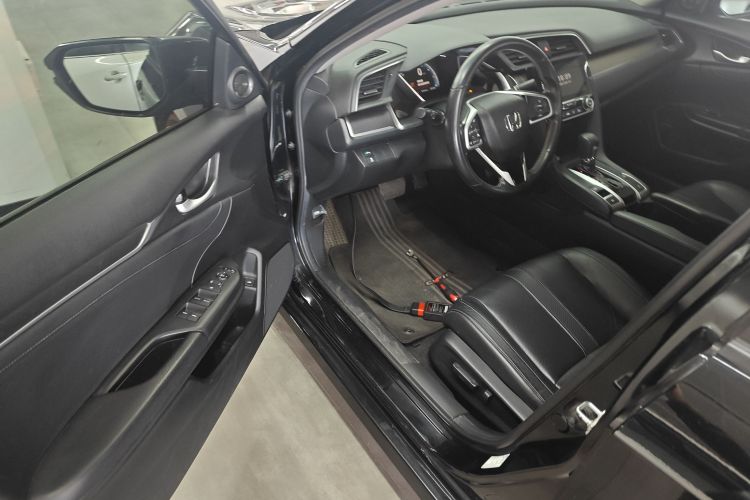 本田 思域 2016款 220TURBO CVT尊贵版中控内饰20