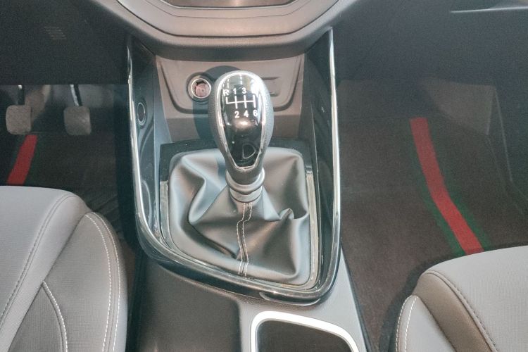 宝骏530 2021款 全球车周年纪念版 1.5T 手动舒适型 5座中控内饰18