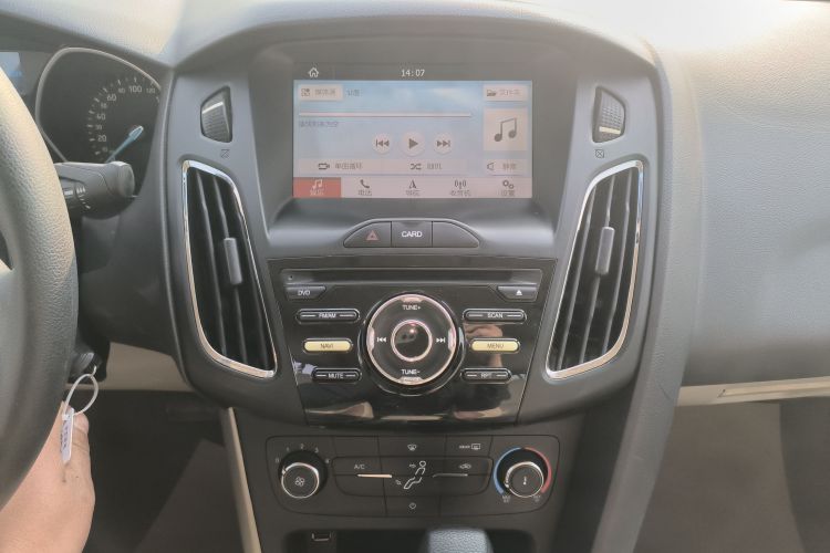 福特 福克斯 2017款 三厢 1.6L 自动舒适型智行版中控内饰16