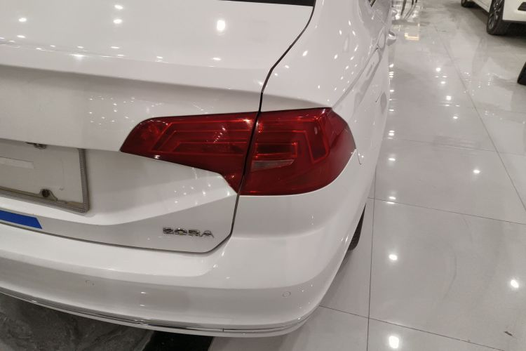 大众 宝来 2017款 1.6L 自动舒适型车身外观9